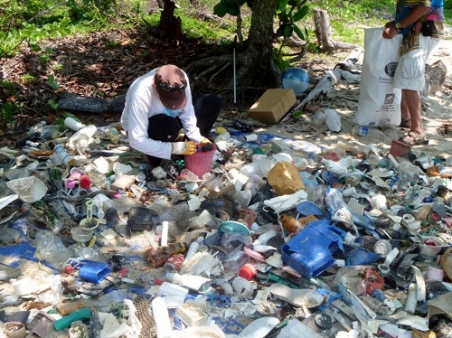 Marine pollution plastics. Australia